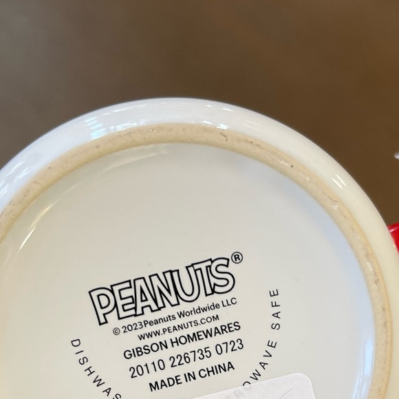 Christmas Snoopy & Woodstock Peanuts Red & White Wreath Holiday Coffee Mug NWT - Picture 5 of 6